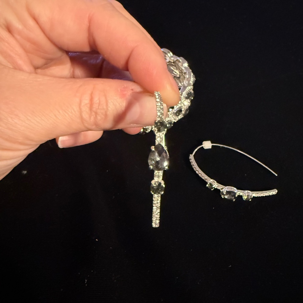 Dillards Bracelet and Matching Earrings - Picture 3 of 7